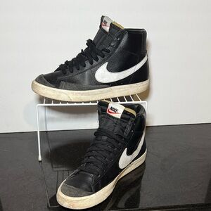 Nike Blazer Mid '77 Vintage High Tops Men's Black and White Sneakers Size 9.5